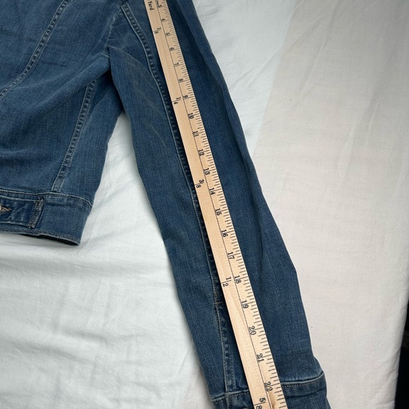 Levi’s Women’s Cropped Blue Denim Jean Jacket – Size L Red Embellished Detail - Picture 6 of 10